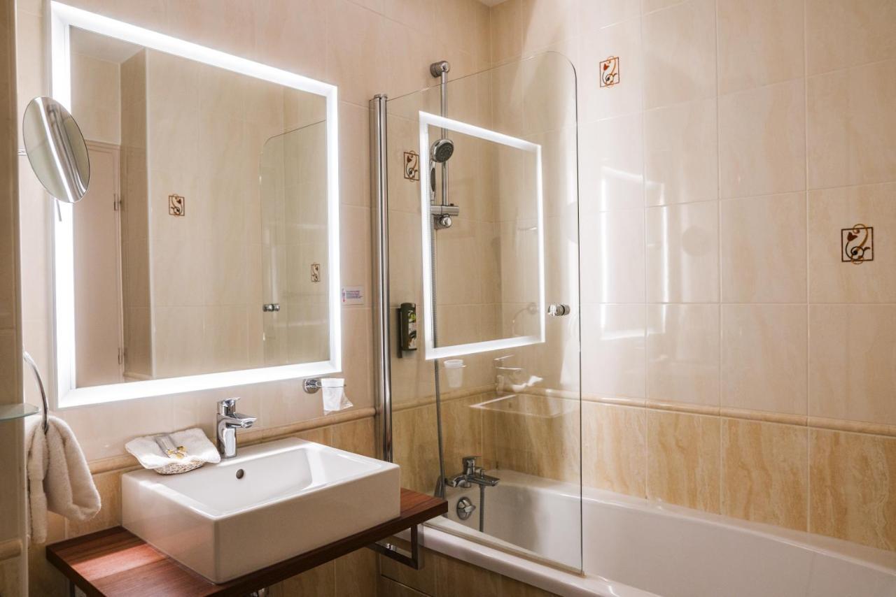 Logis Hotel Le Petit Casset La Boisse Eksteriør billede