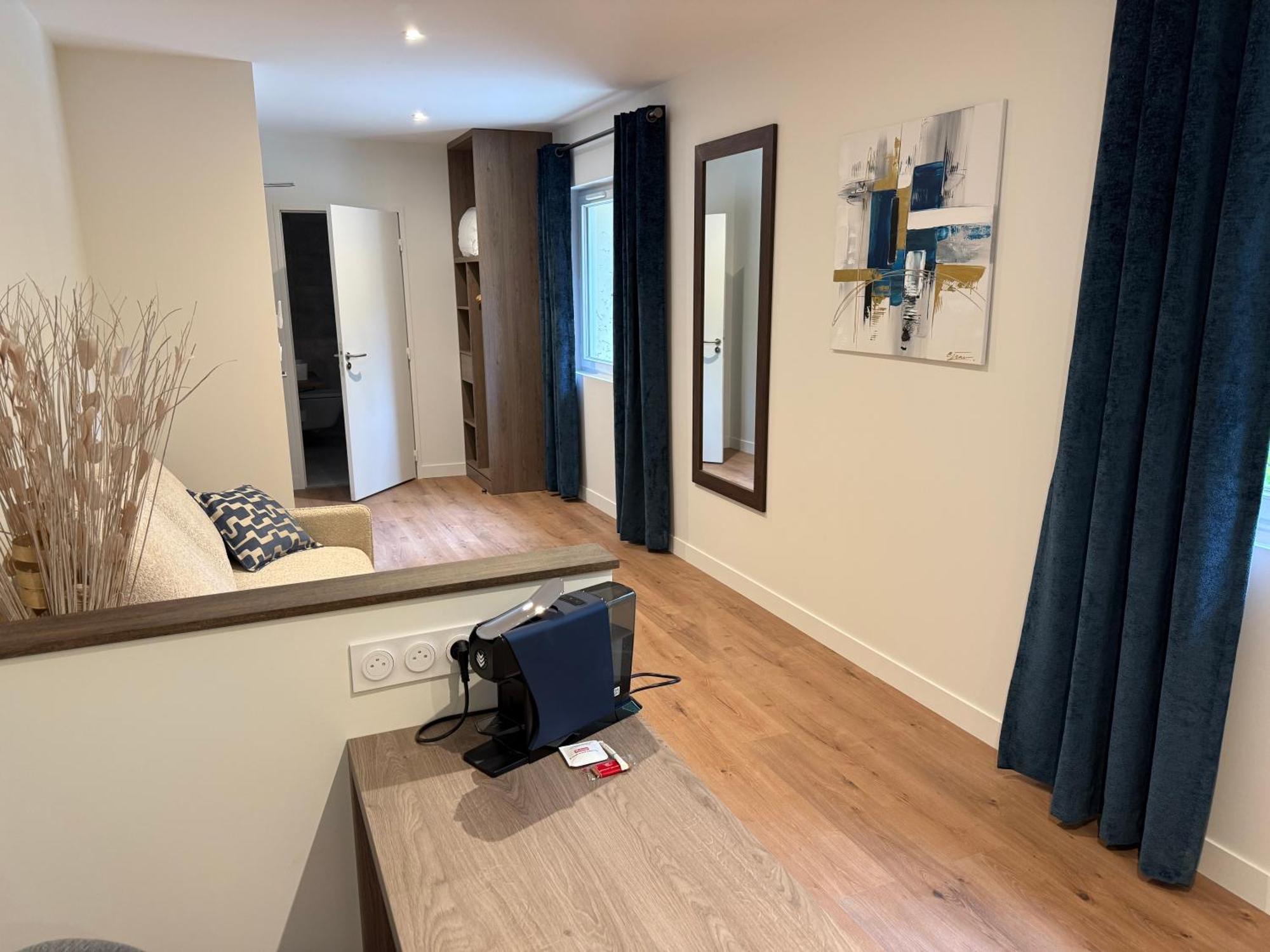 Logis Hotel Le Petit Casset La Boisse Eksteriør billede