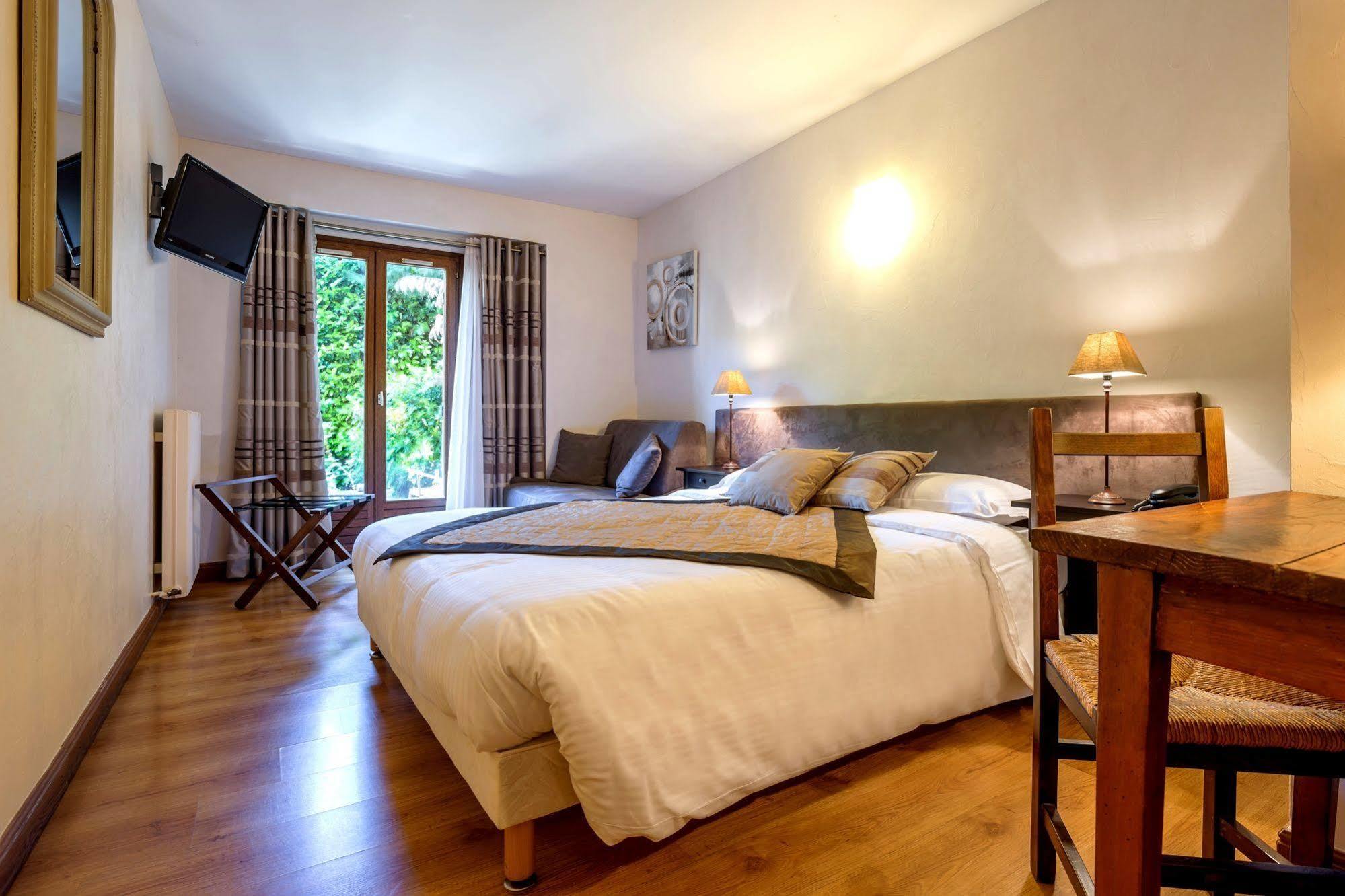 Logis Hotel Le Petit Casset La Boisse Eksteriør billede