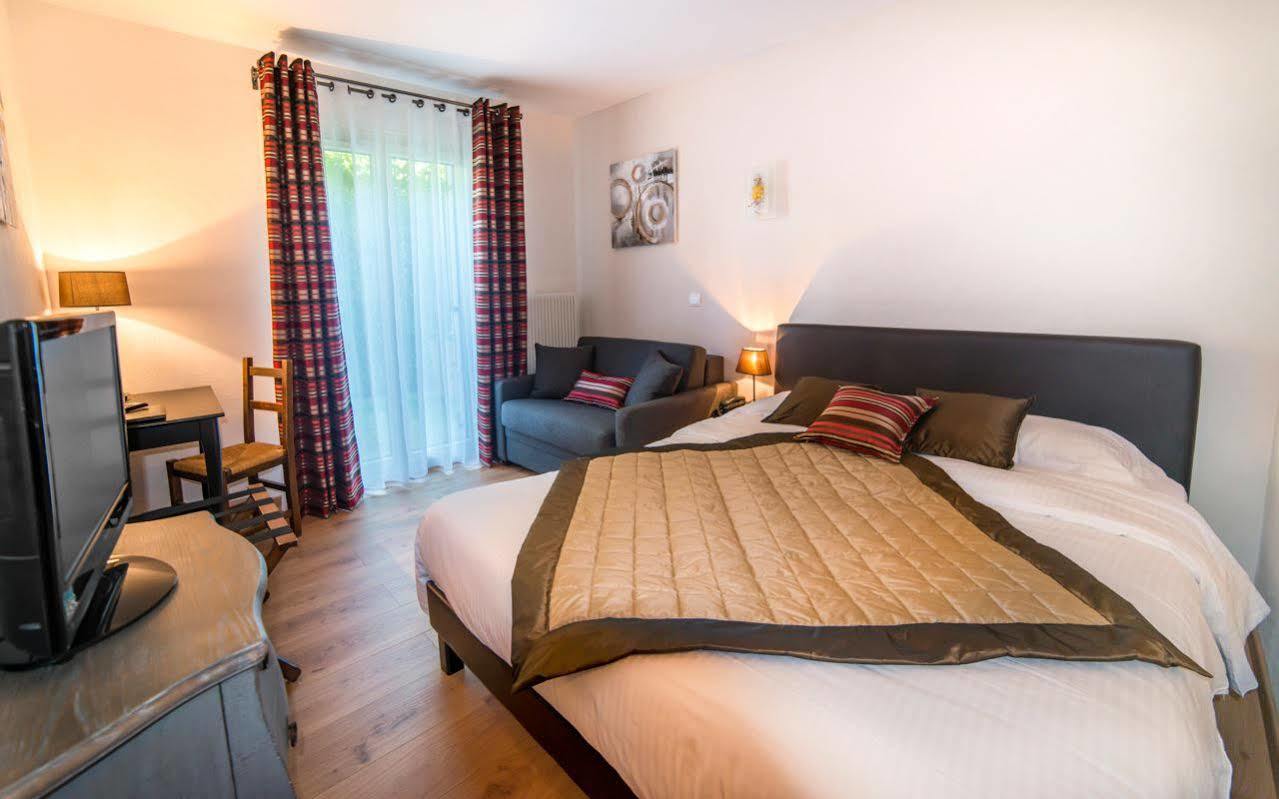 Logis Hotel Le Petit Casset La Boisse Eksteriør billede